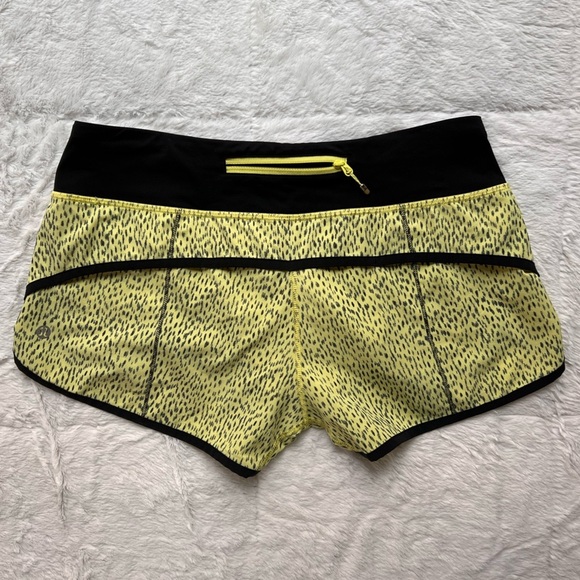 Lululemon Yellow Black Specked Comfy Athletic Workout Running Shorts Women sz 6 - Picture 5 of 9